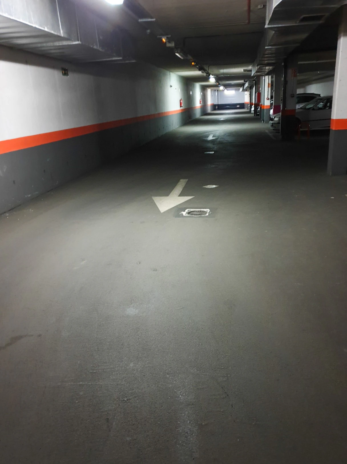 Plaza de garaje para coche grande en alquiler