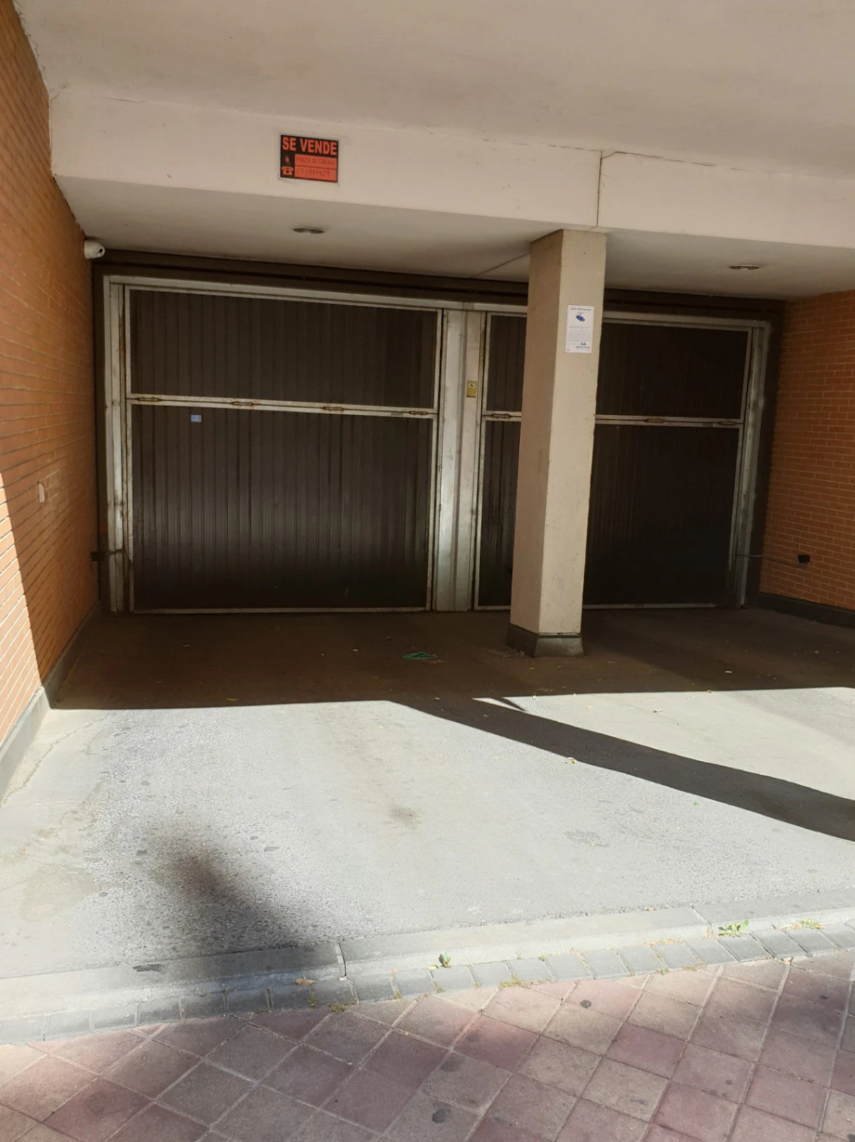 Plaza de garaje para coche grande en alquiler