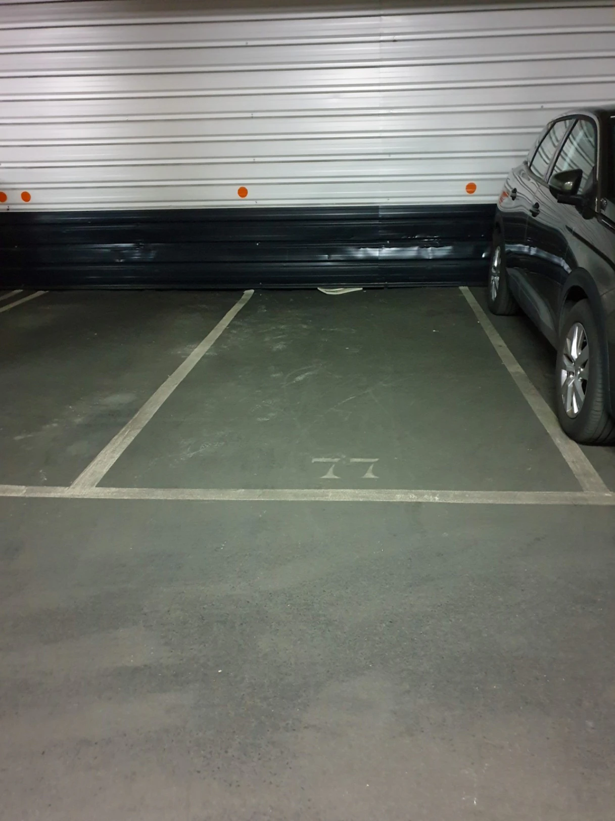 Plaza de garaje para coche grande en alquiler