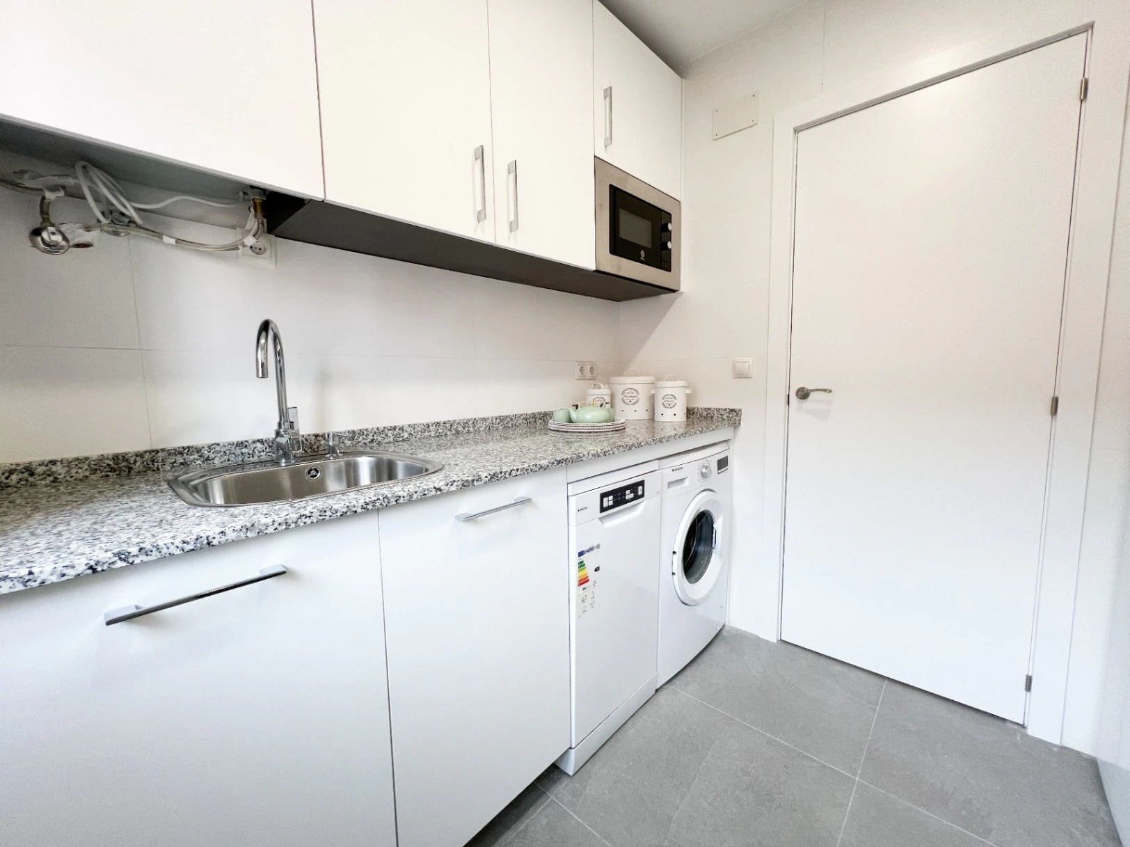 Habitación luminosa en piso reformado 2024 | Ciudad Lineal (Sambara) | Profesionales/Estudiantes