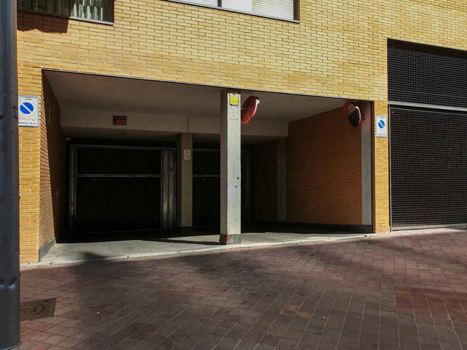 Plaza de garaje para coche grande en alquiler