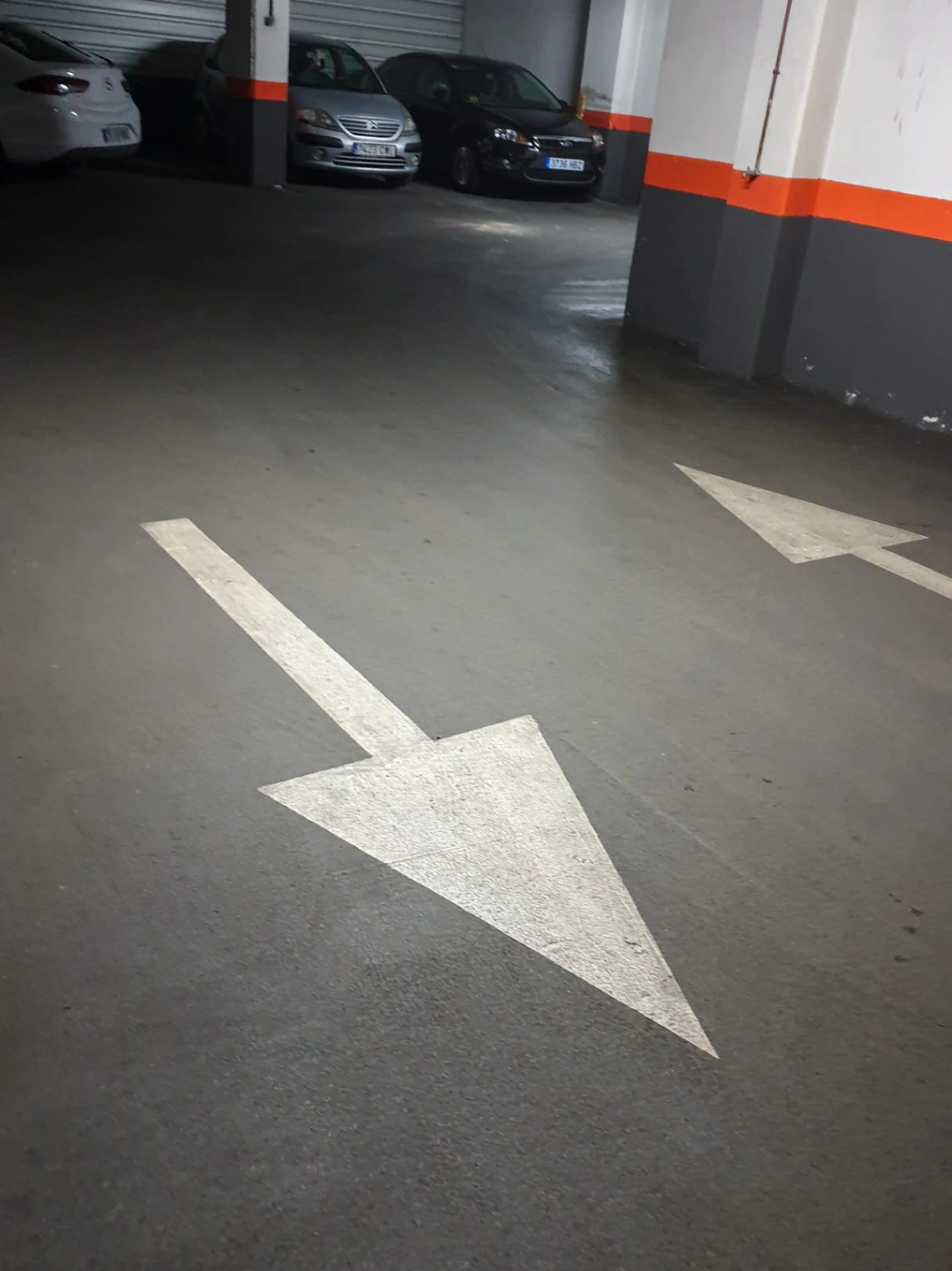 Plaza de garaje para coche grande en alquiler