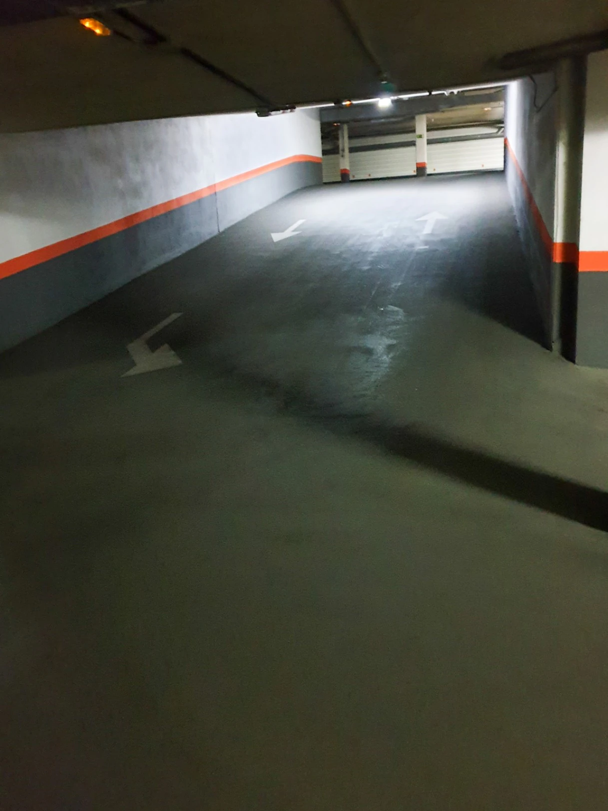 Plaza de garaje para coche grande en alquiler