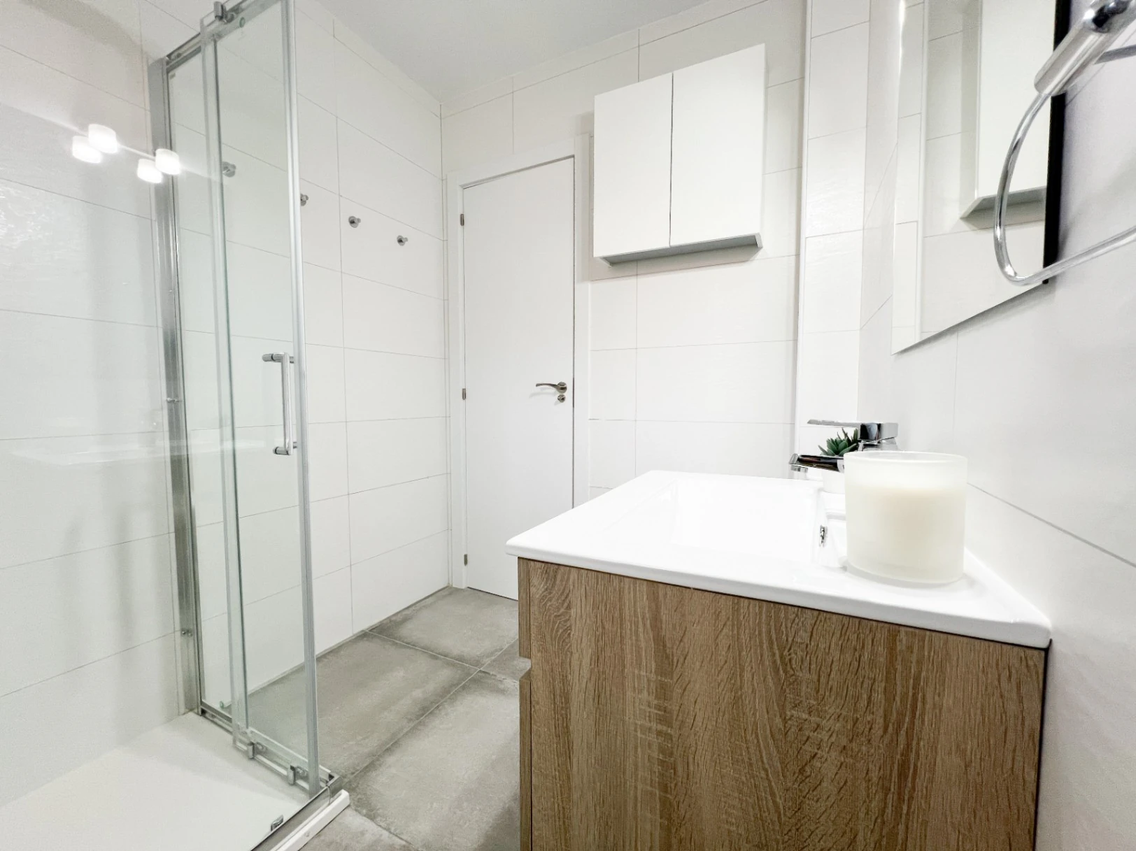 Habitación luminosa en piso reformado 2024 | Ciudad Lineal (Sambara) | Profesionales/Estudiantes