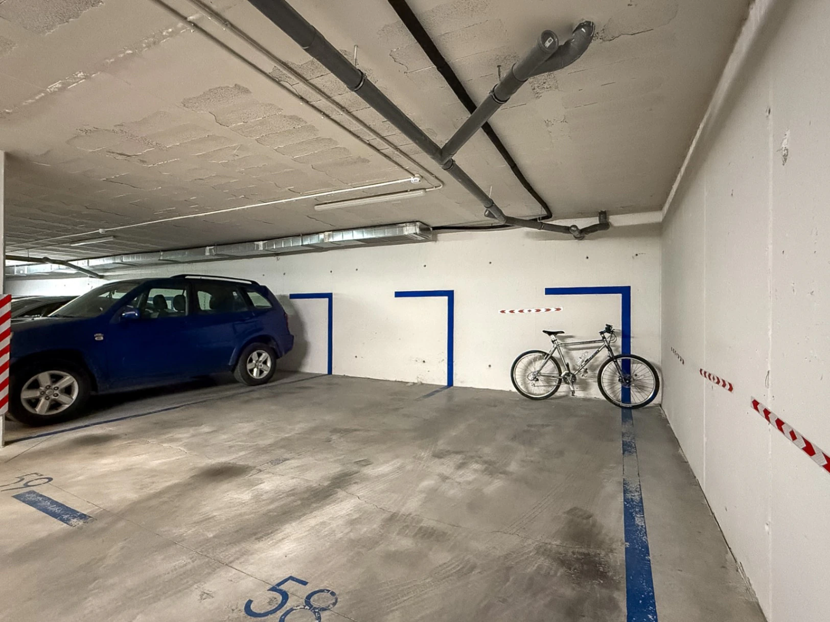 Piso prácticamente a estrenar con 4 dormitorios, gran terraza, 2 garajes y urbanización completa en Aguas Vivas