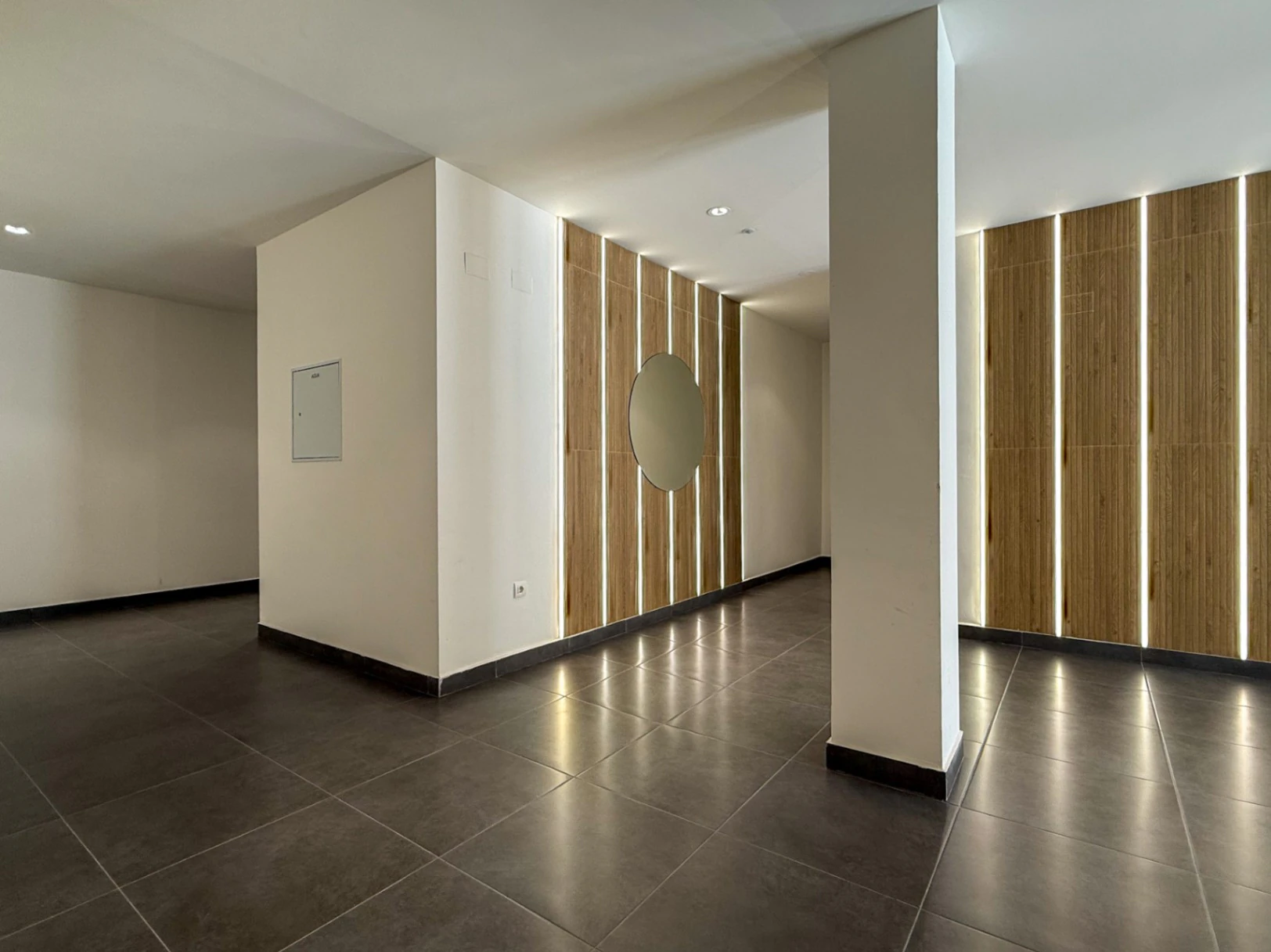 Piso prácticamente a estrenar con 4 dormitorios, gran terraza, 2 garajes y urbanización completa en Aguas Vivas