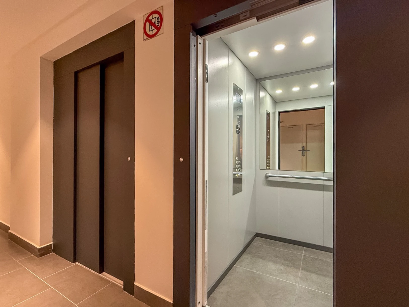 Piso prácticamente a estrenar con 4 dormitorios, gran terraza, 2 garajes y urbanización completa en Aguas Vivas