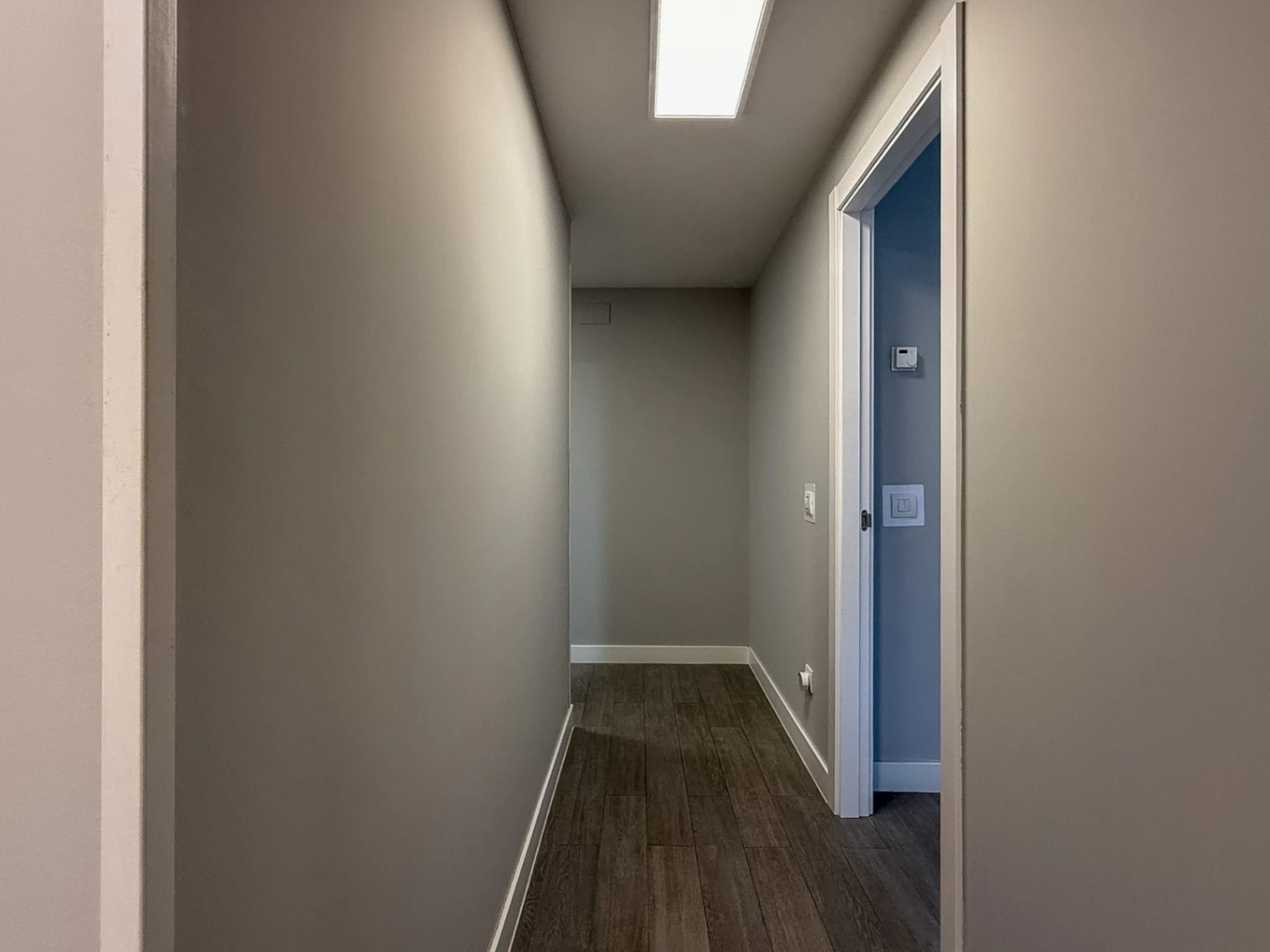 Piso prácticamente a estrenar con 4 dormitorios, gran terraza, 2 garajes y urbanización completa en Aguas Vivas