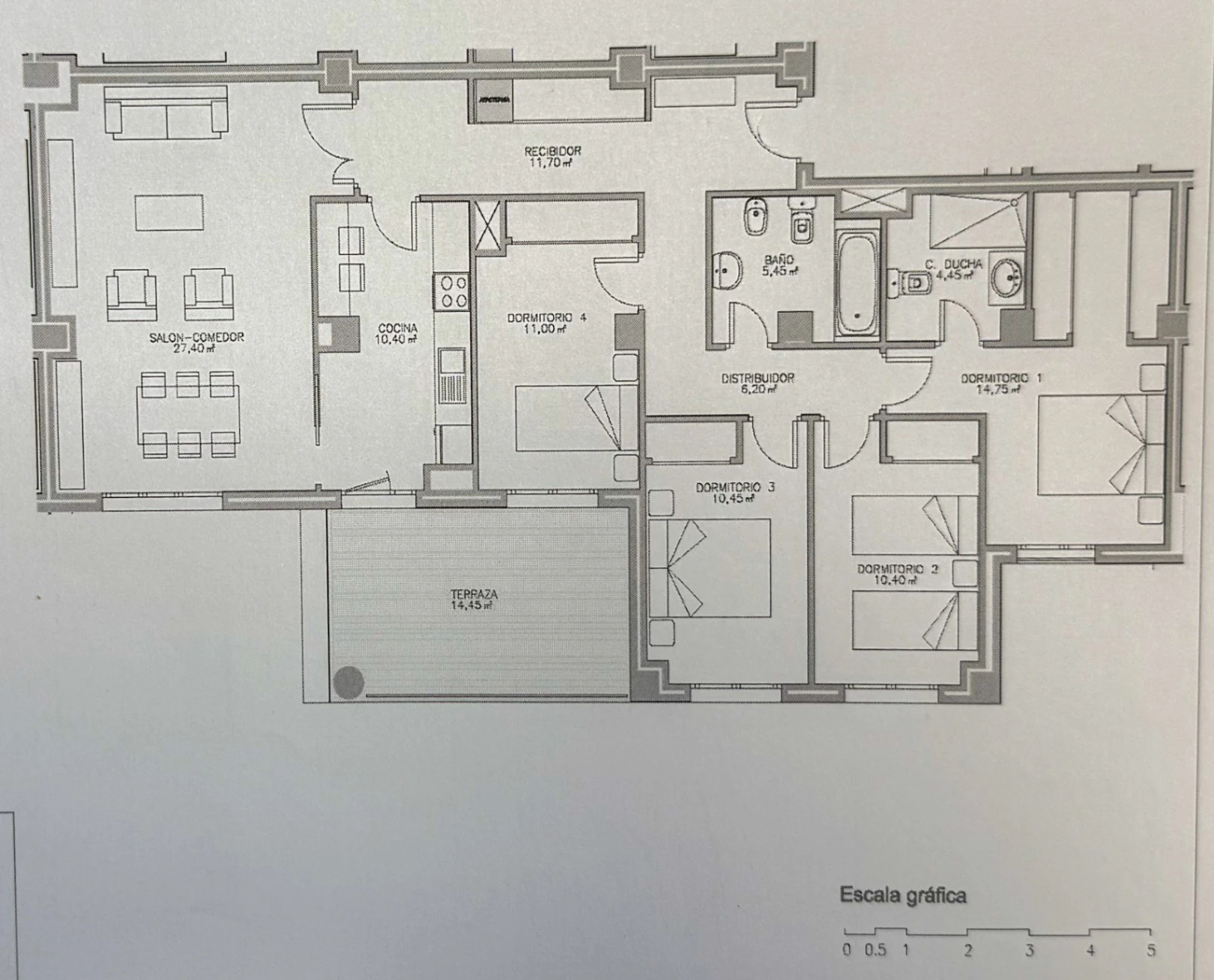 Piso prácticamente a estrenar con 4 dormitorios, gran terraza, 2 garajes y urbanización completa en Aguas Vivas