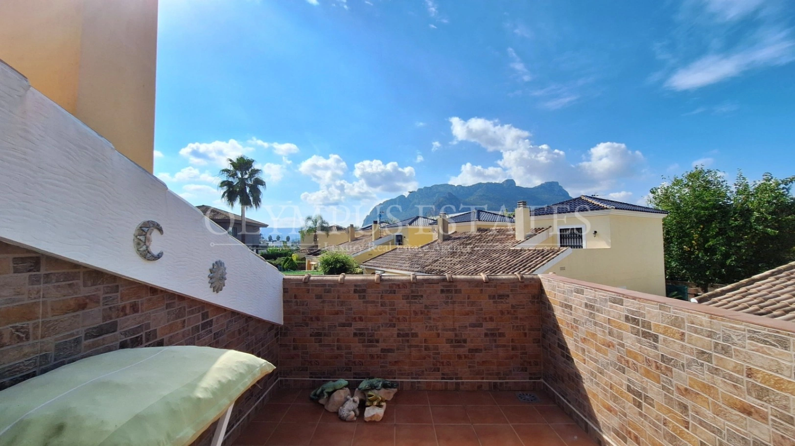 Soleada Casa en Vergel con Piscina Comunitaria