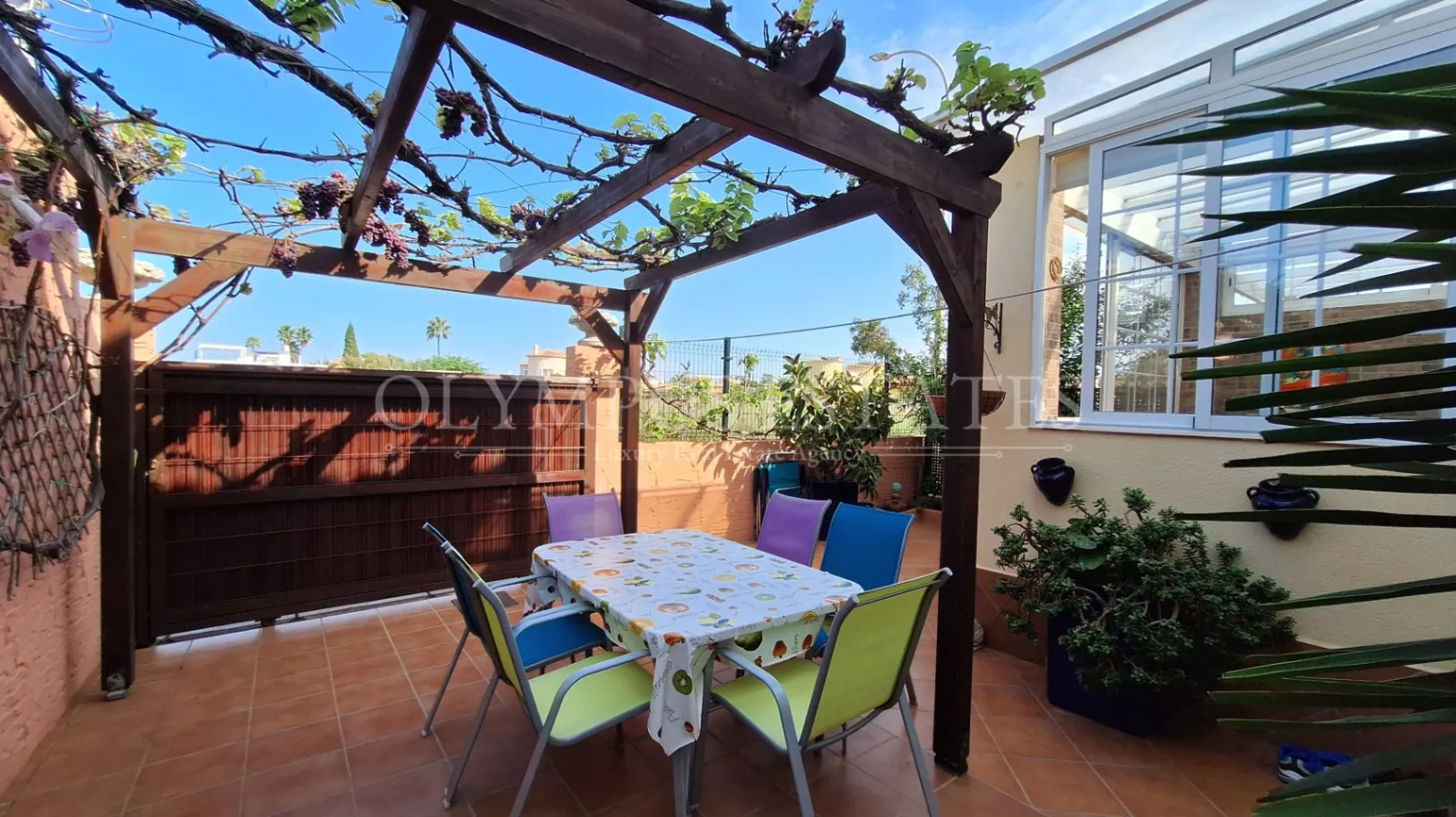 Soleada Casa en Vergel con Piscina Comunitaria