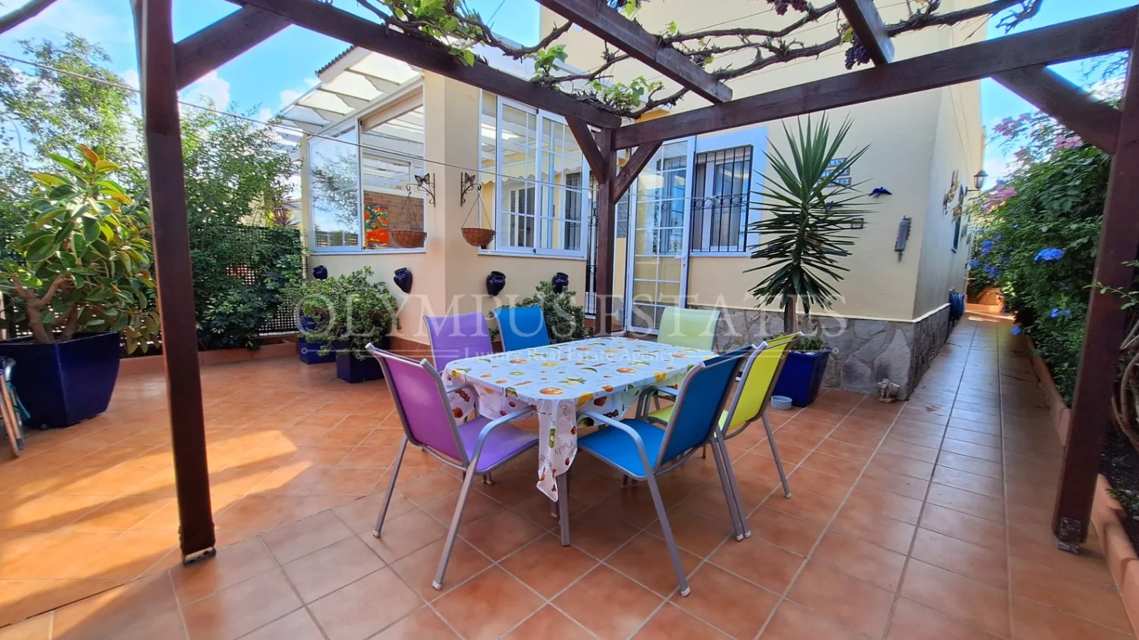 Soleada Casa en Vergel con Piscina Comunitaria