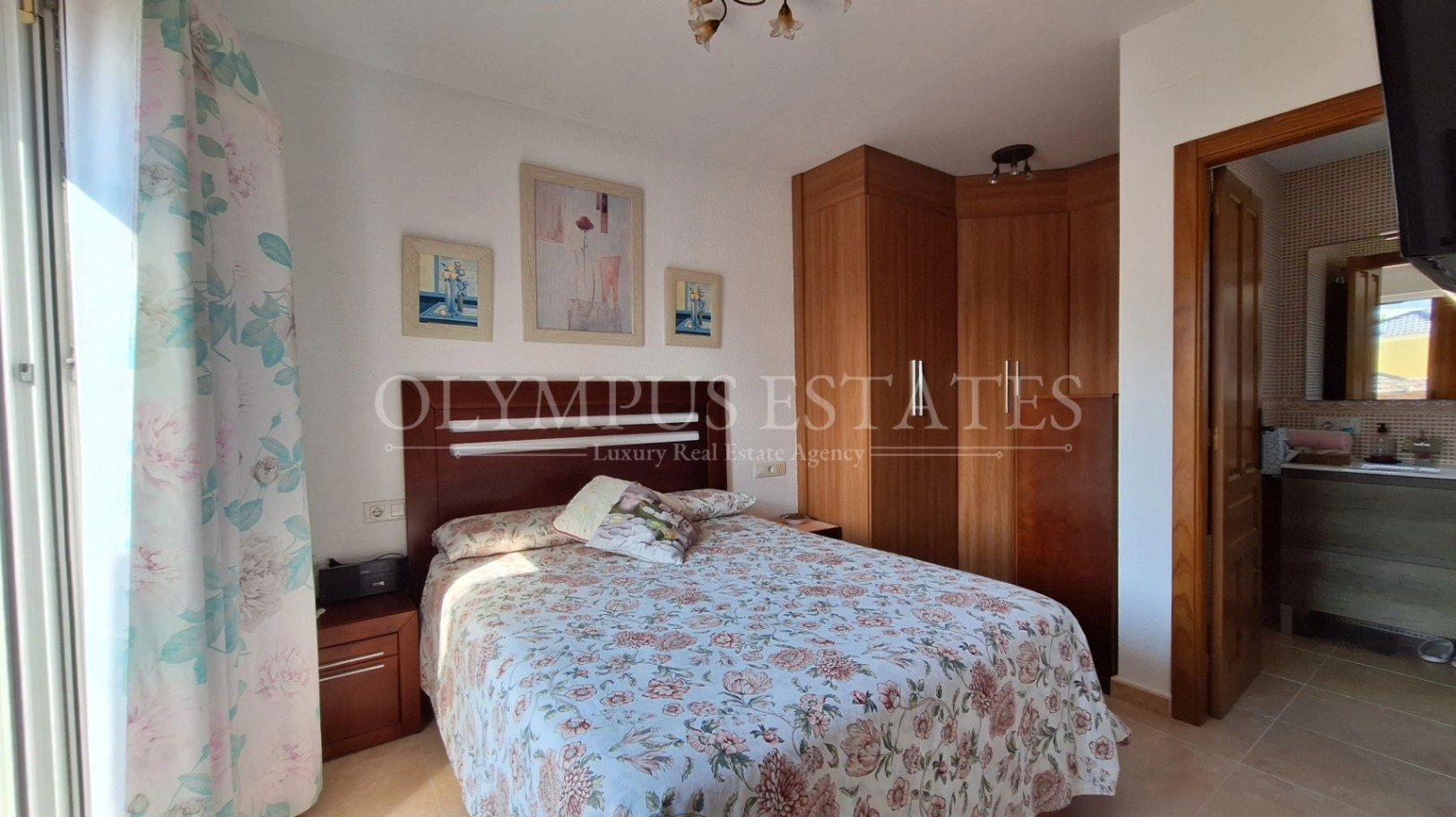 Soleada Casa en Vergel con Piscina Comunitaria