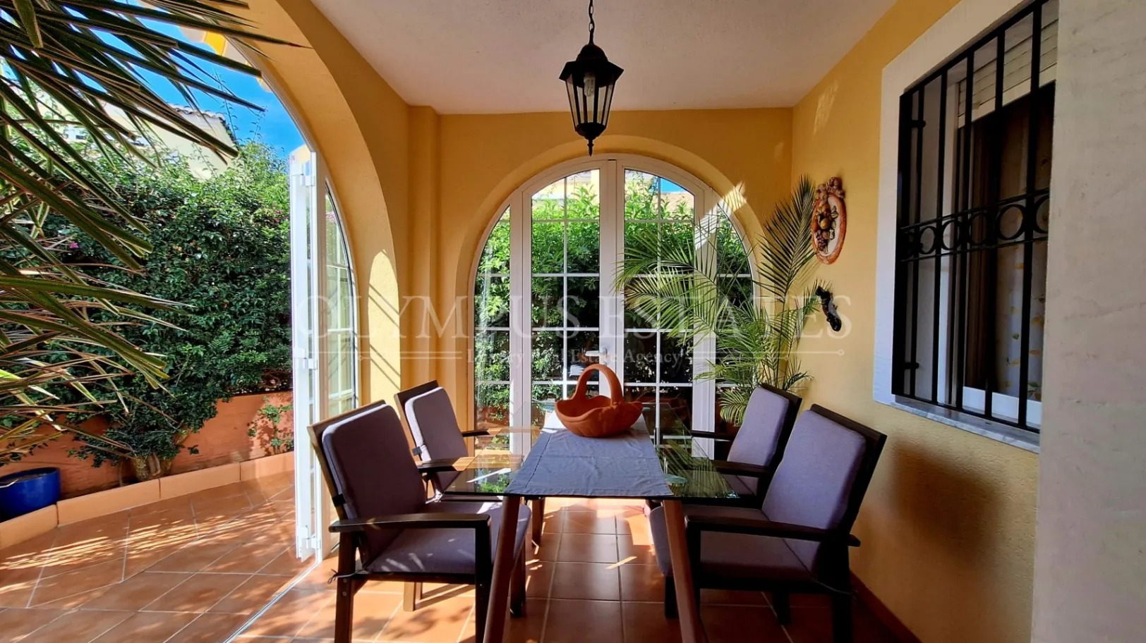 Soleada Casa en Vergel con Piscina Comunitaria