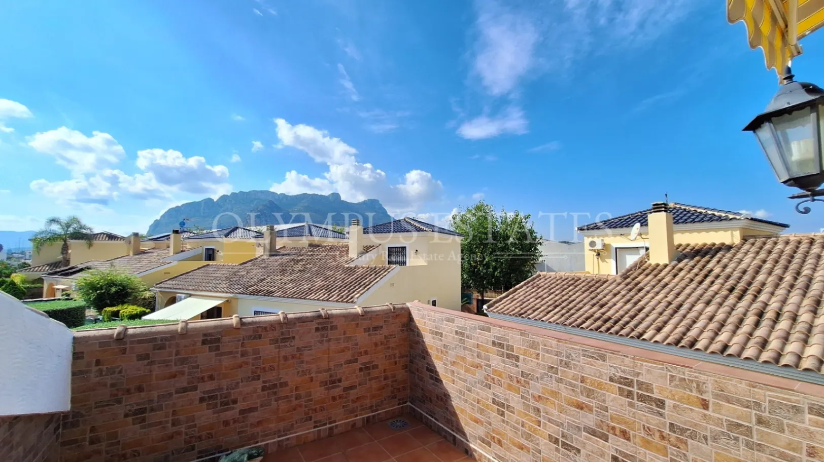 Soleada Casa en Vergel con Piscina Comunitaria