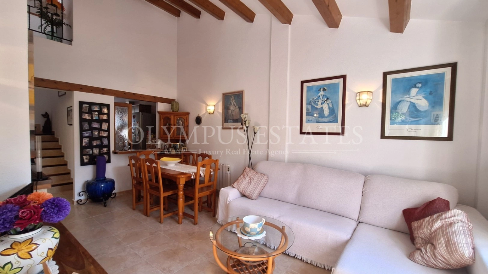 Soleada Casa en Vergel con Piscina Comunitaria
