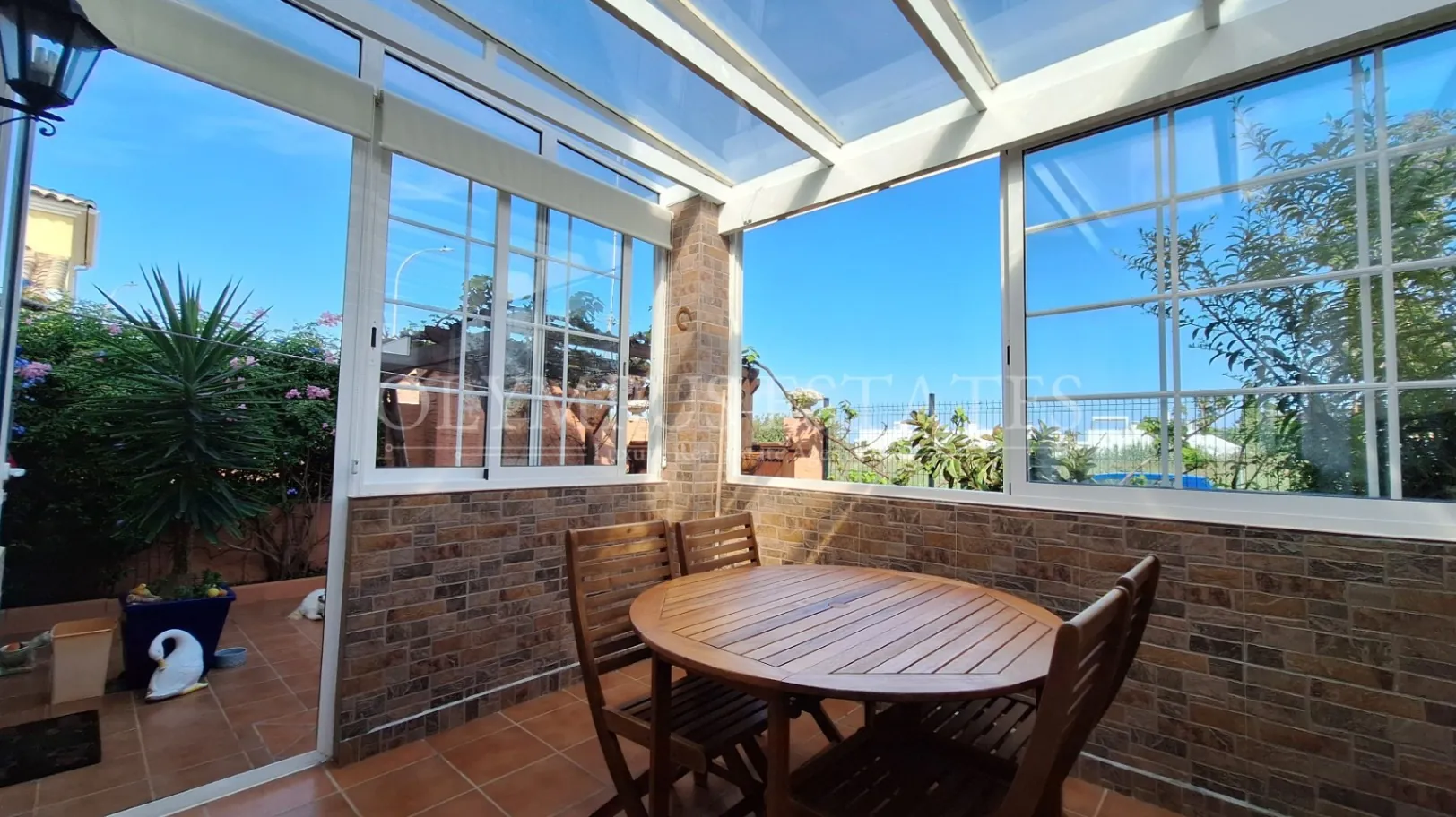 Soleada Casa en Vergel con Piscina Comunitaria