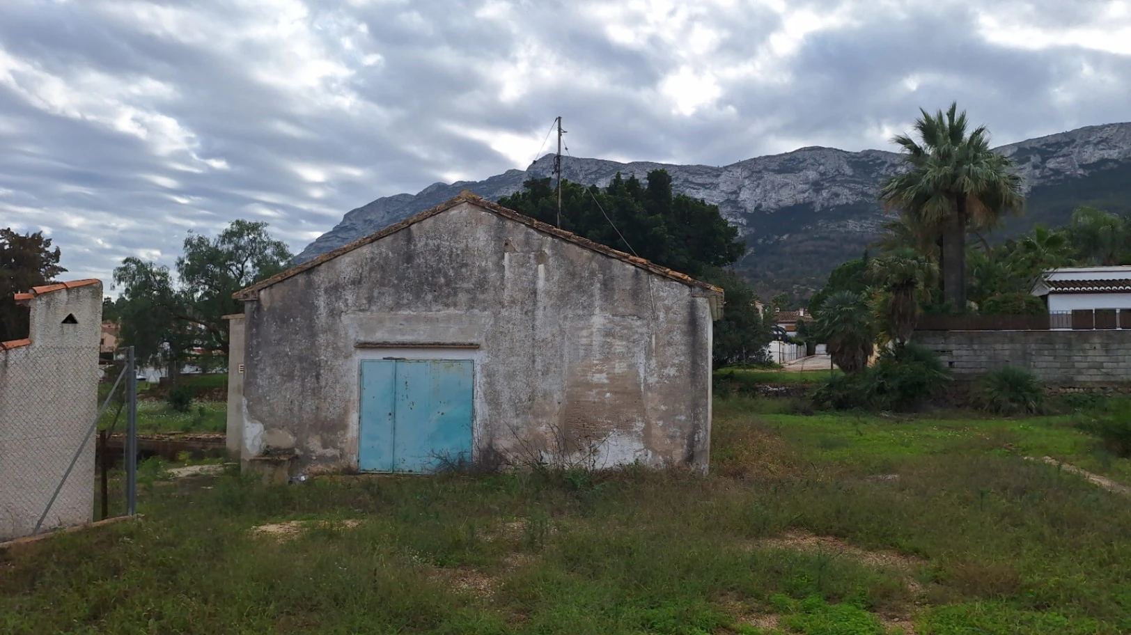 Terreno cerca del centro con 2.619m2 edificables y 4.366 m² efectivos.