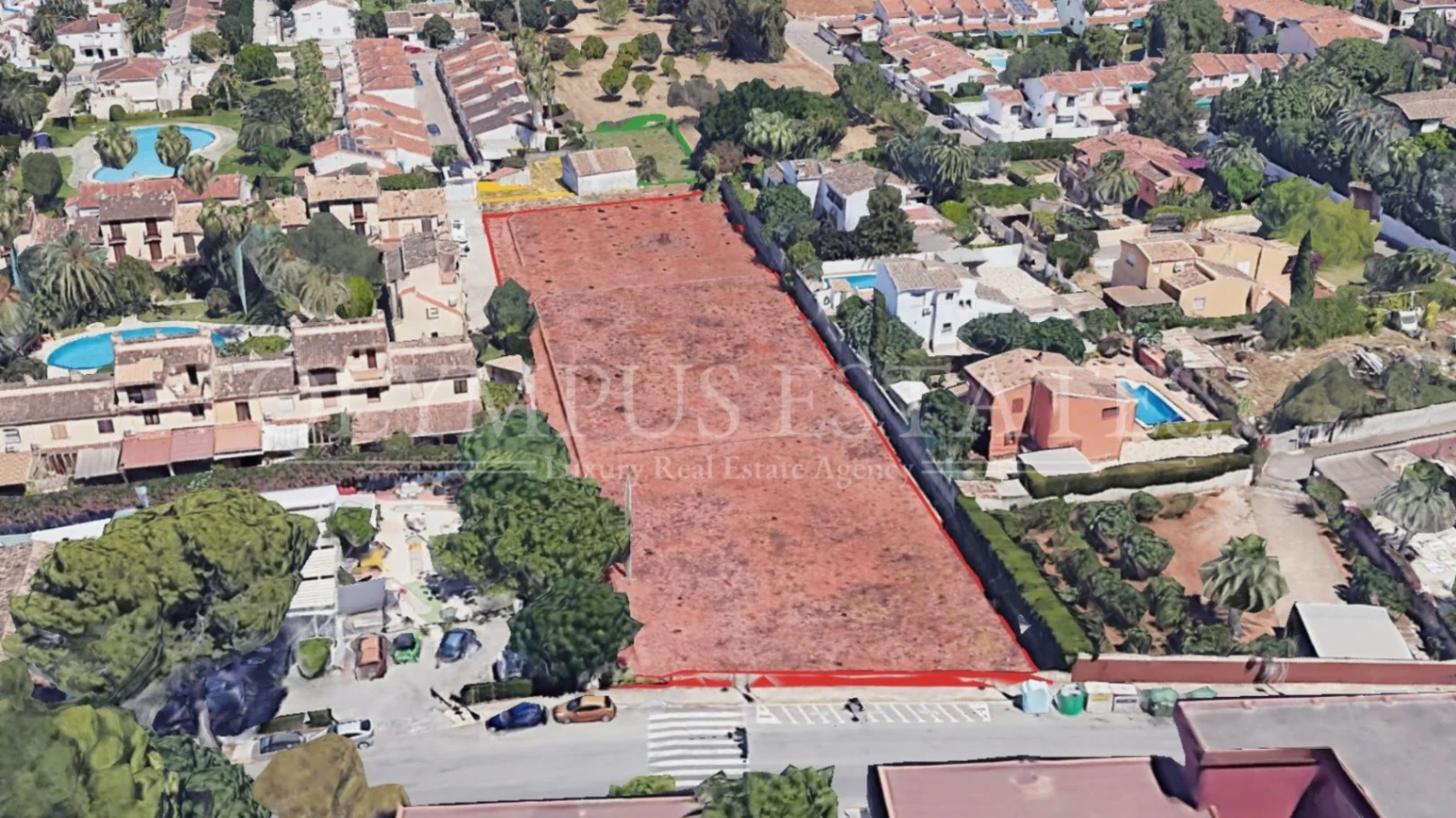 Terreno cerca del centro con 2.619m2 edificables y 4.366 m² efectivos.