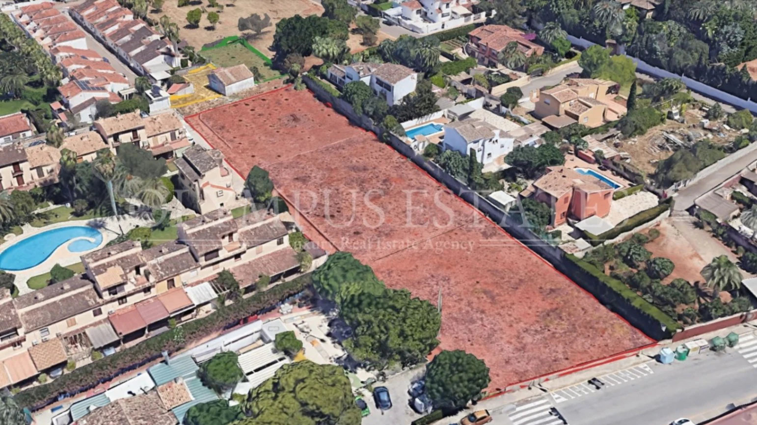 Terreno cerca del centro con 2.619m2 edificables y 4.366 m² efectivos.