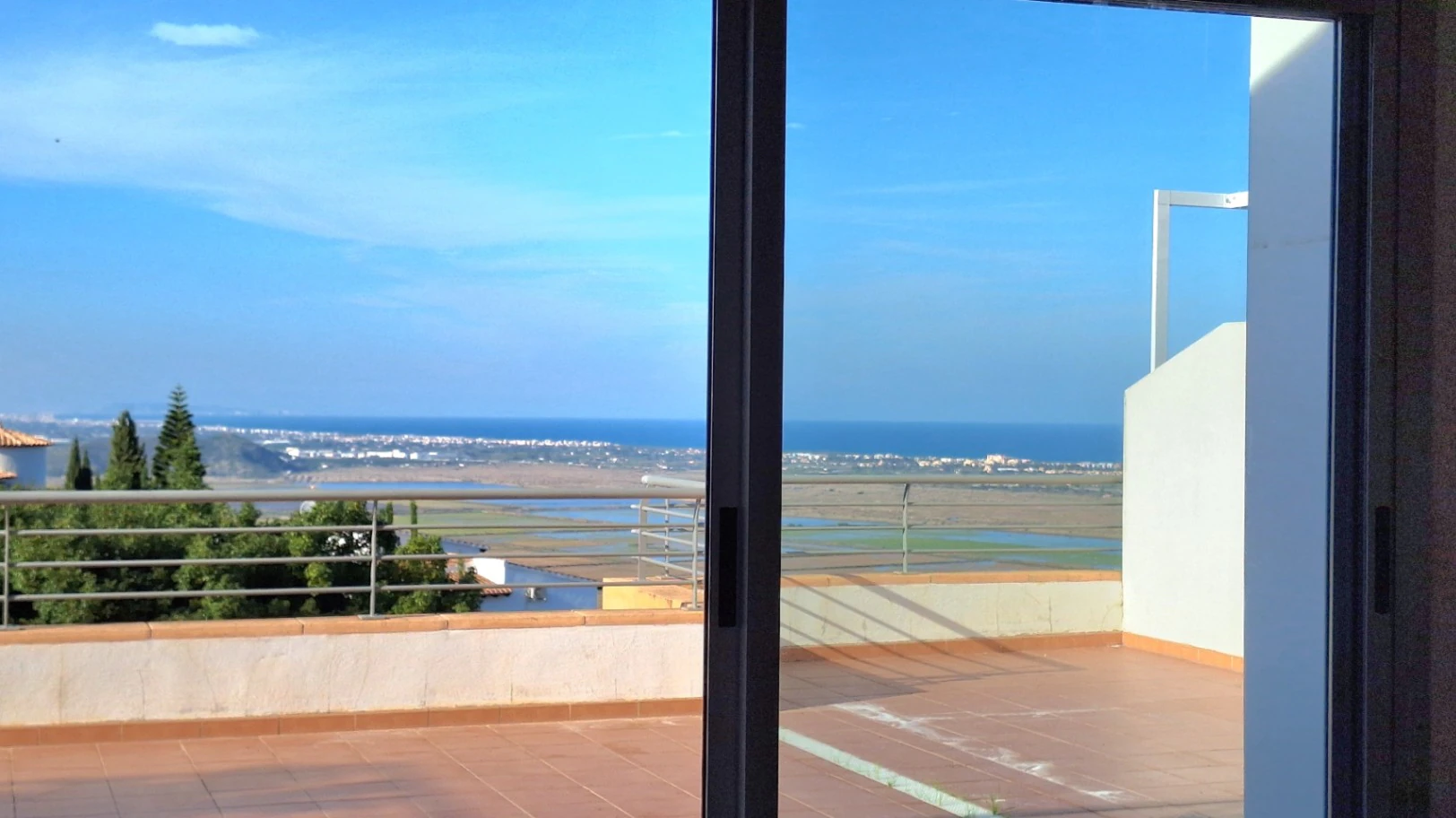 Apartamento a estrenar en venta de 3 habitaciones en Monte Pego, Alicante.