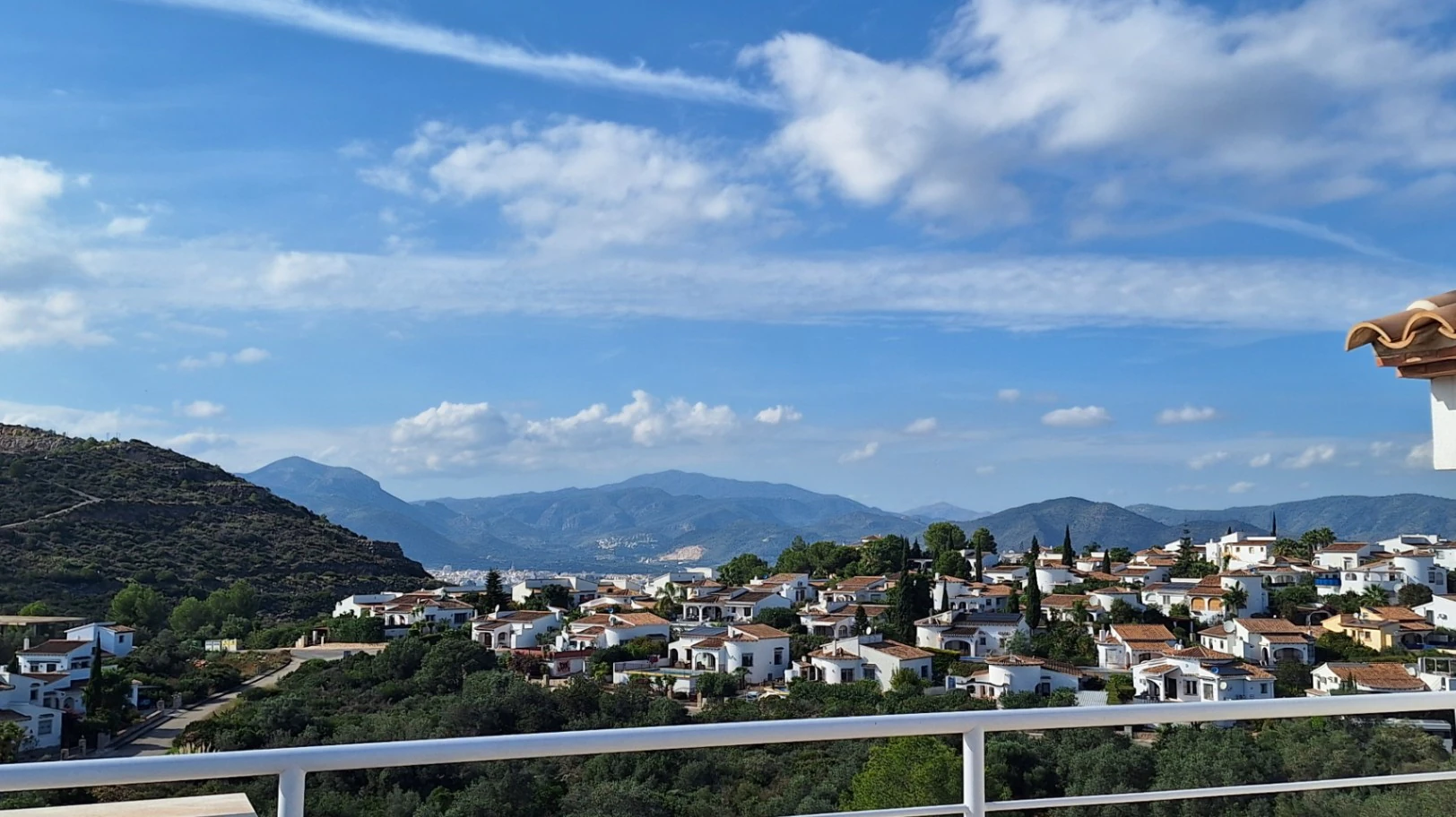 Atico duplex de obra nueva con vistas al mar y la montaña