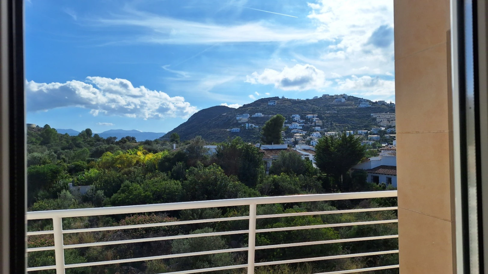 Atico duplex de obra nueva con vistas al mar y la montaña