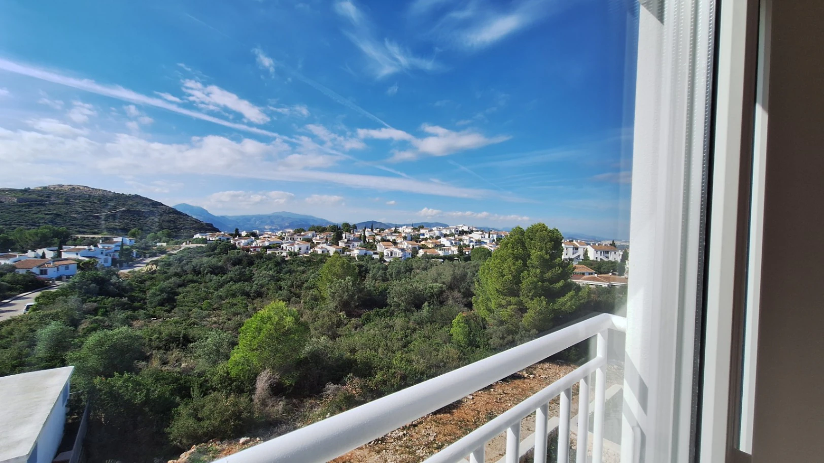 Atico duplex de obra nueva con vistas al mar y la montaña