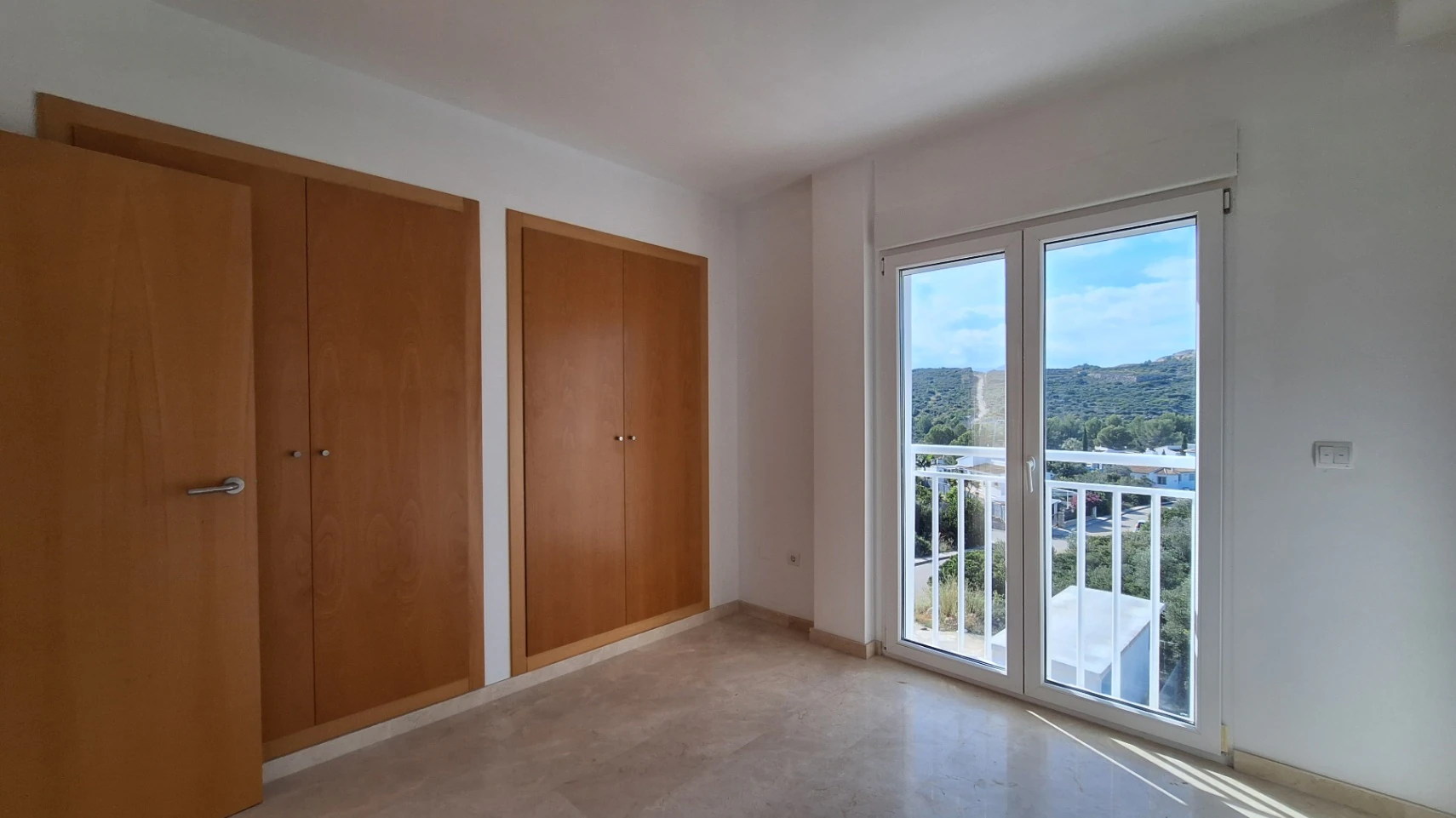 Atico duplex de obra nueva con vistas al mar y la montaña