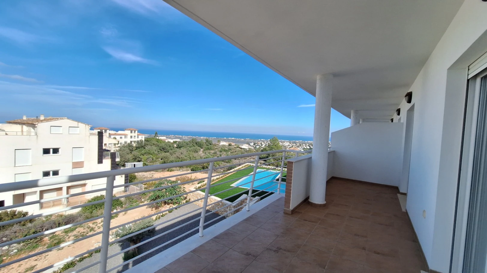 Atico duplex de obra nueva con vistas al mar y la montaña