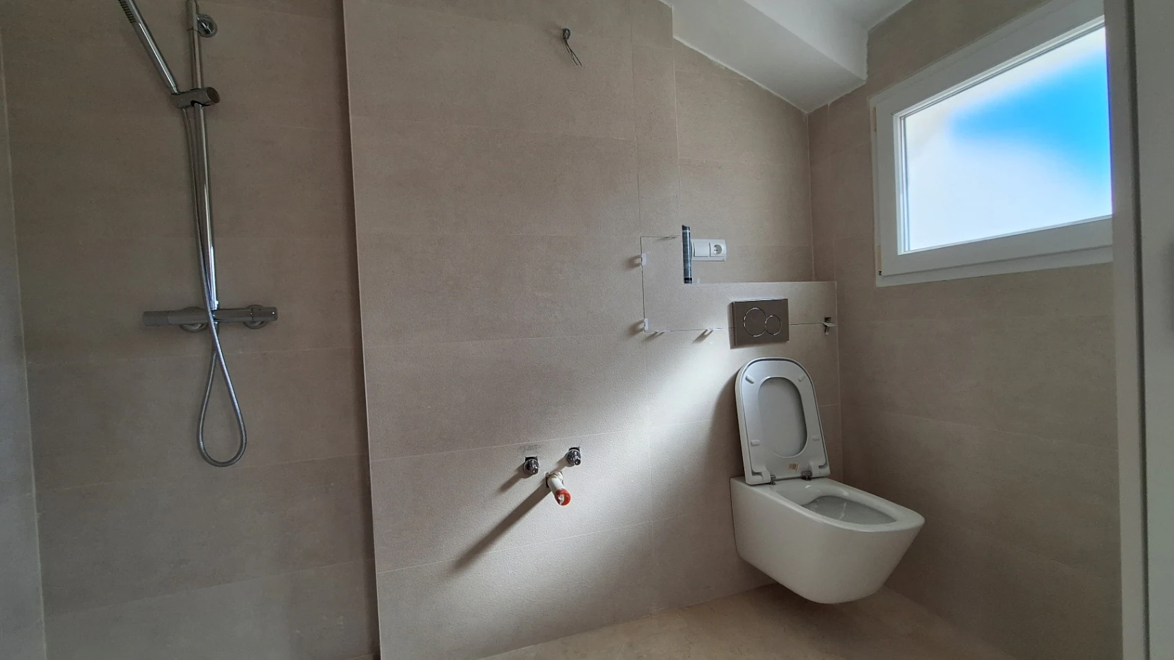 Atico duplex de obra nueva con vistas al mar y la montaña