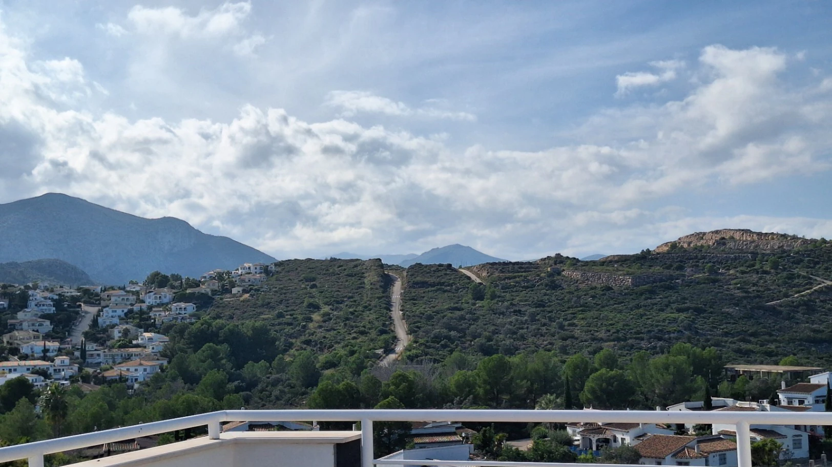 Atico duplex de obra nueva con vistas al mar y la montaña