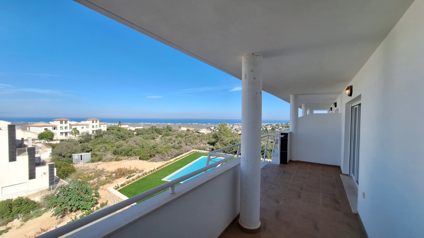 Atico de obra nueva con vistas al mar y a la montaña