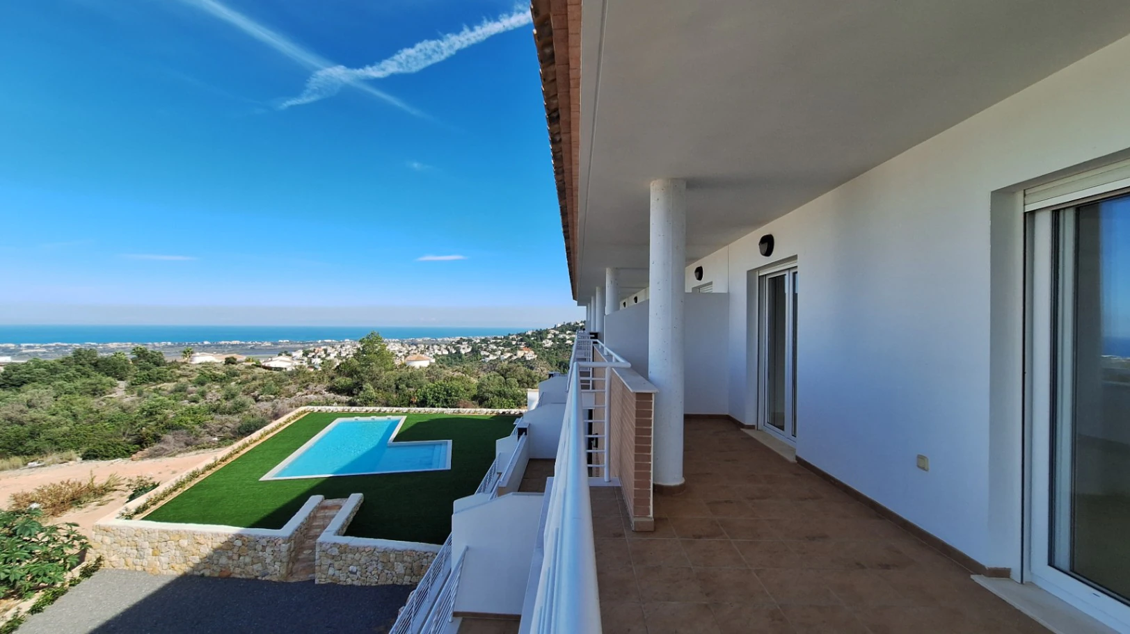 Atico duplex de obra nueva con vistas al mar y la montaña