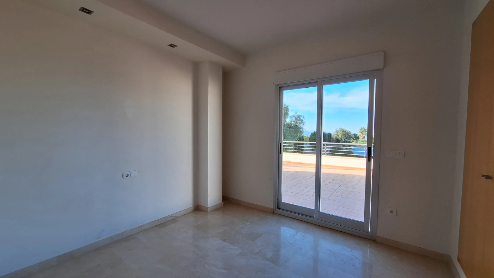 Apartamento a estrenar en venta de 3 habitaciones en Monte Pego, Alicante.