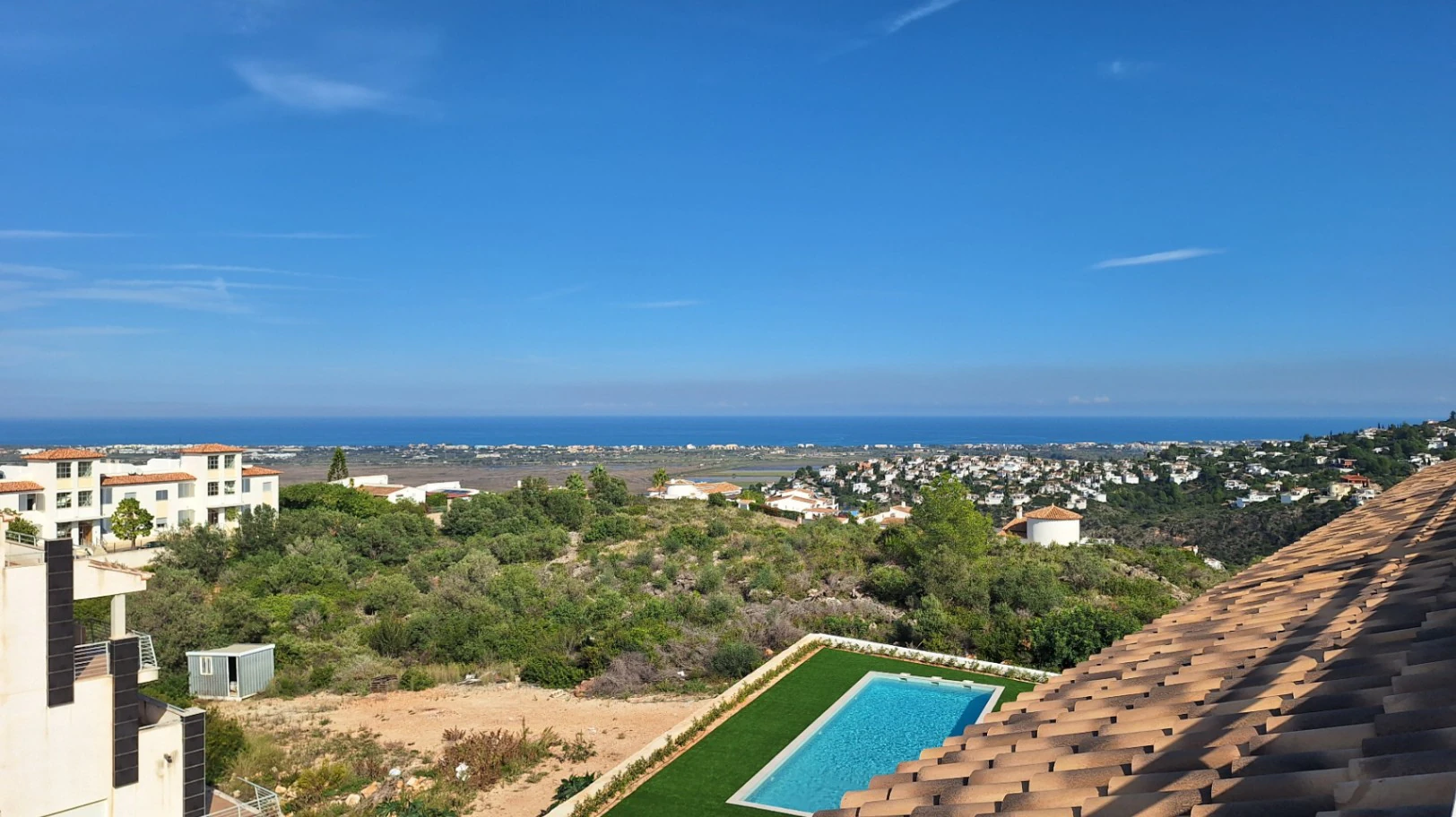 Atico duplex de obra nueva con vistas al mar y la montaña