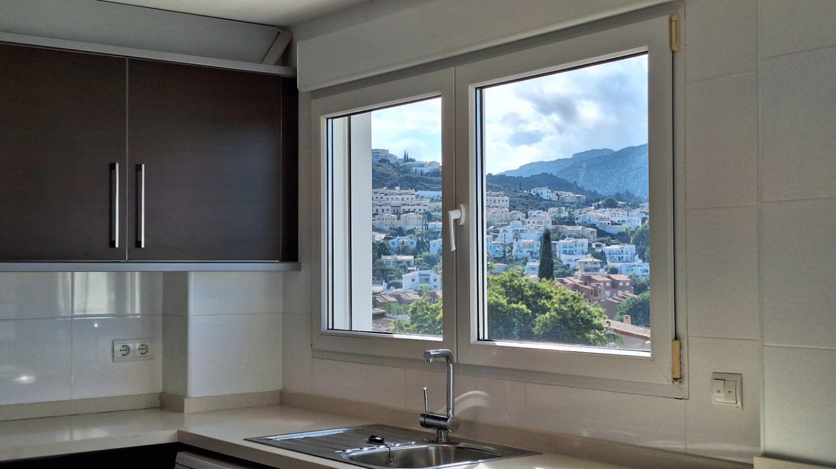 Atico duplex de obra nueva con vistas al mar y la montaña