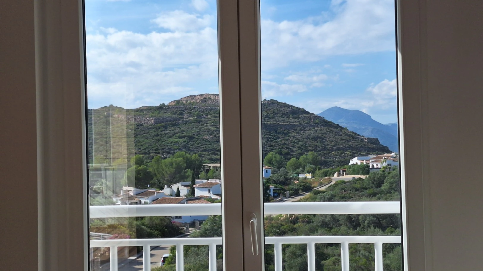 Atico duplex de obra nueva con vistas al mar y la montaña
