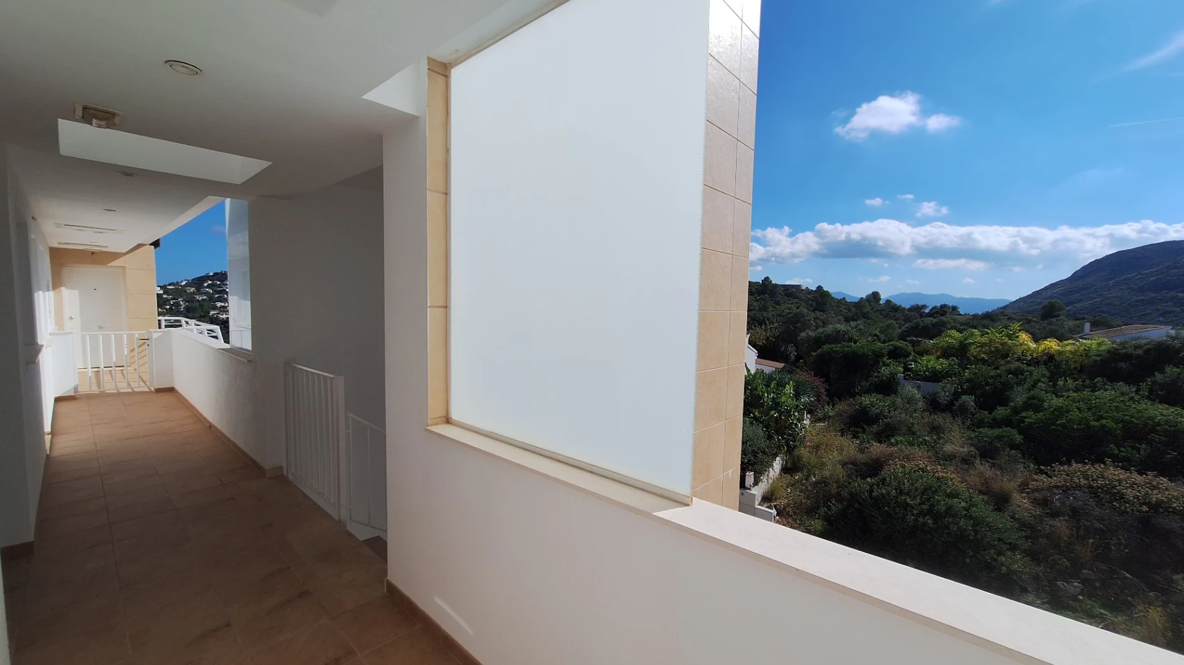 Atico de obra nueva con vistas al mar y a la montaña