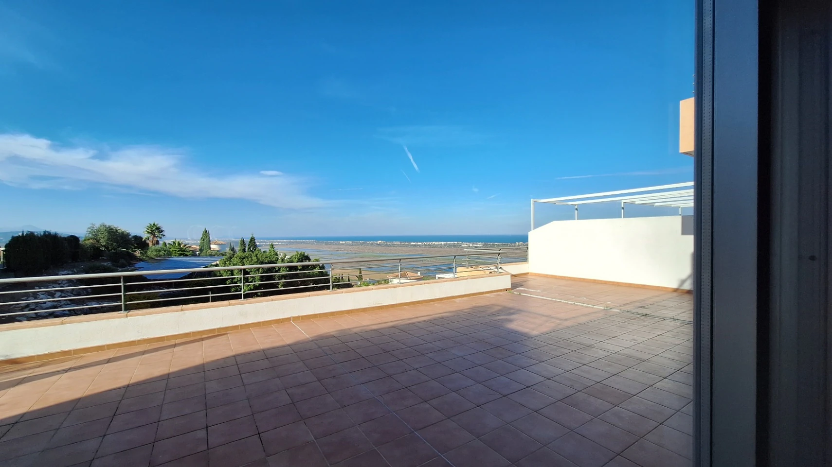 Apartamento a estrenar en venta de 3 habitaciones en Monte Pego, Alicante.