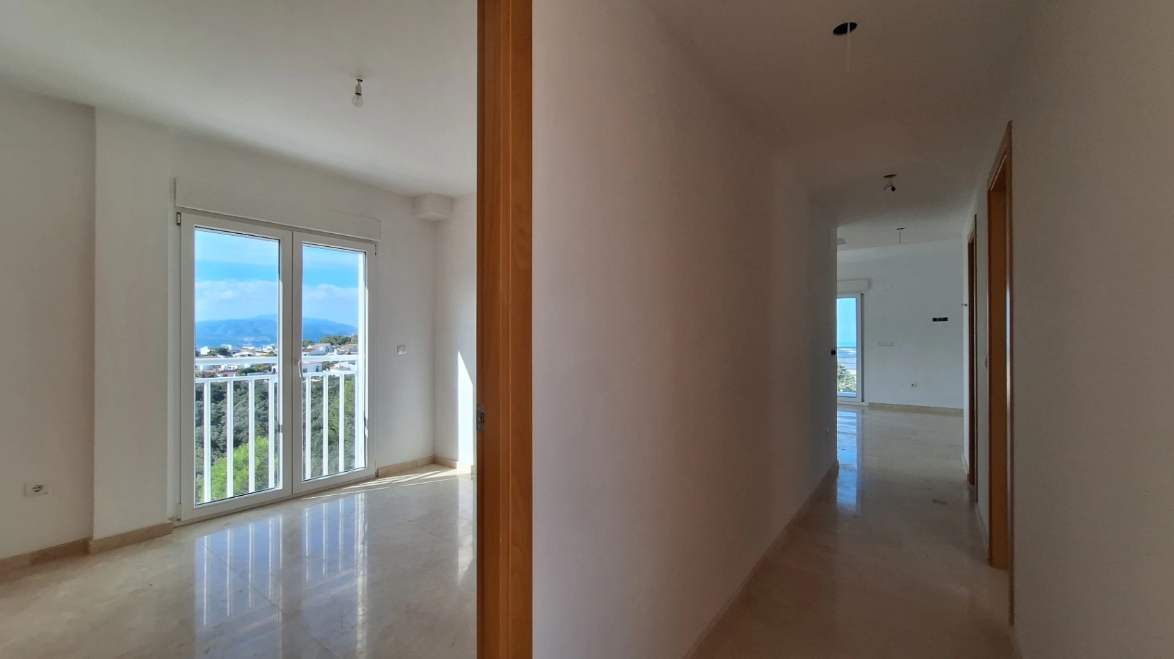 Atico duplex de obra nueva con vistas al mar y la montaña