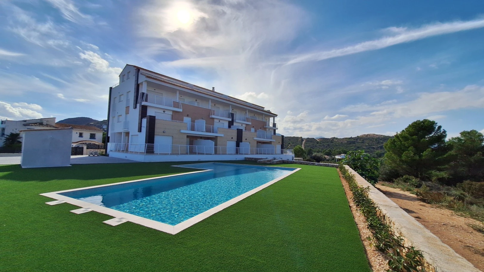 Atico duplex de obra nueva con vistas al mar y la montaña