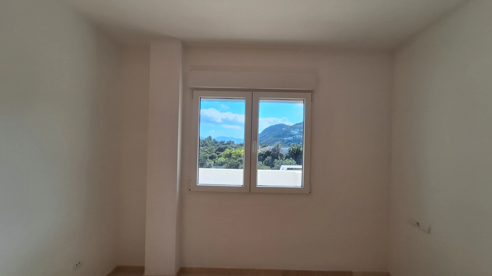Atico de obra nueva con vistas al mar y a la montaña