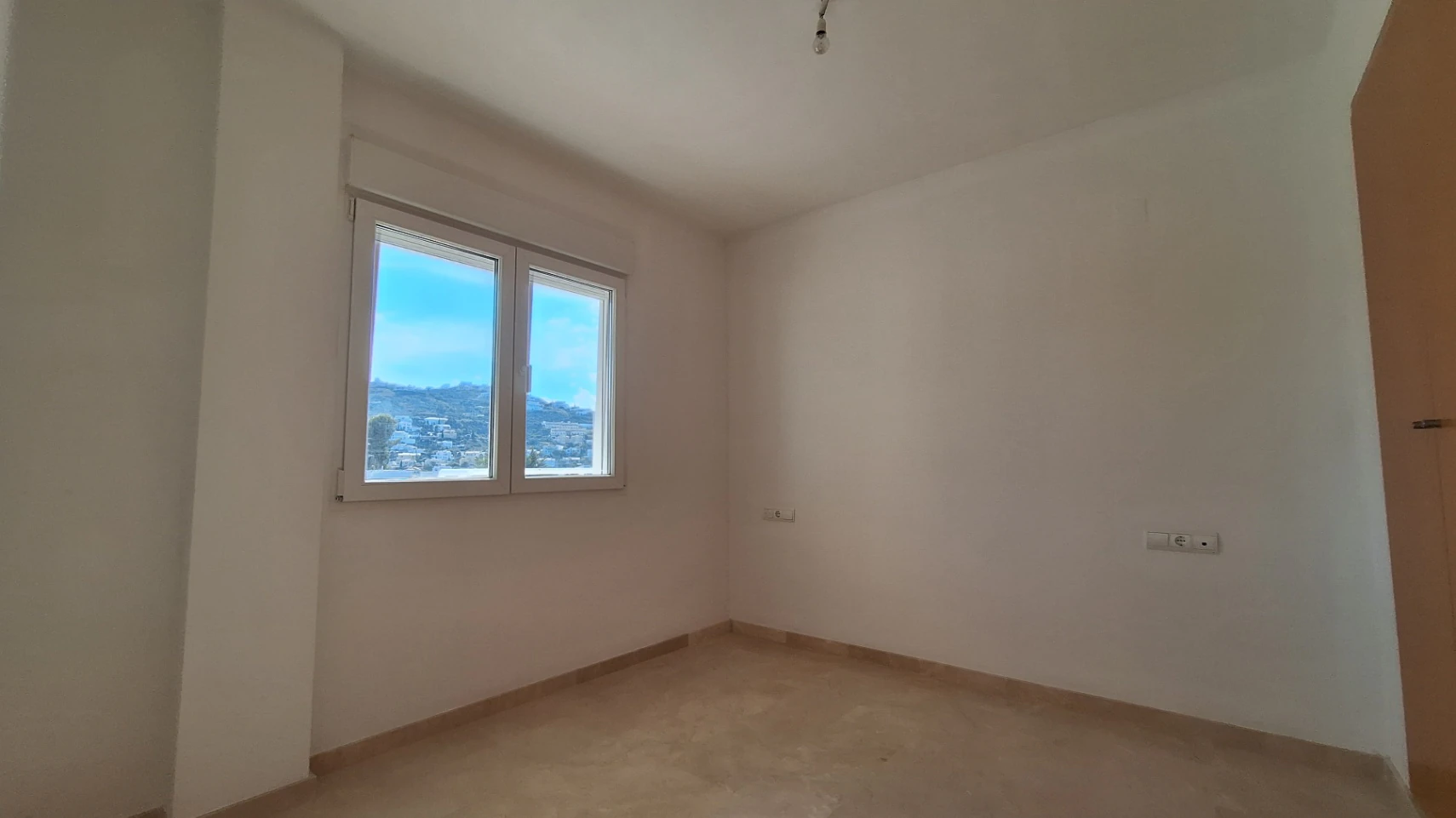 Atico de obra nueva con vistas al mar y a la montaña