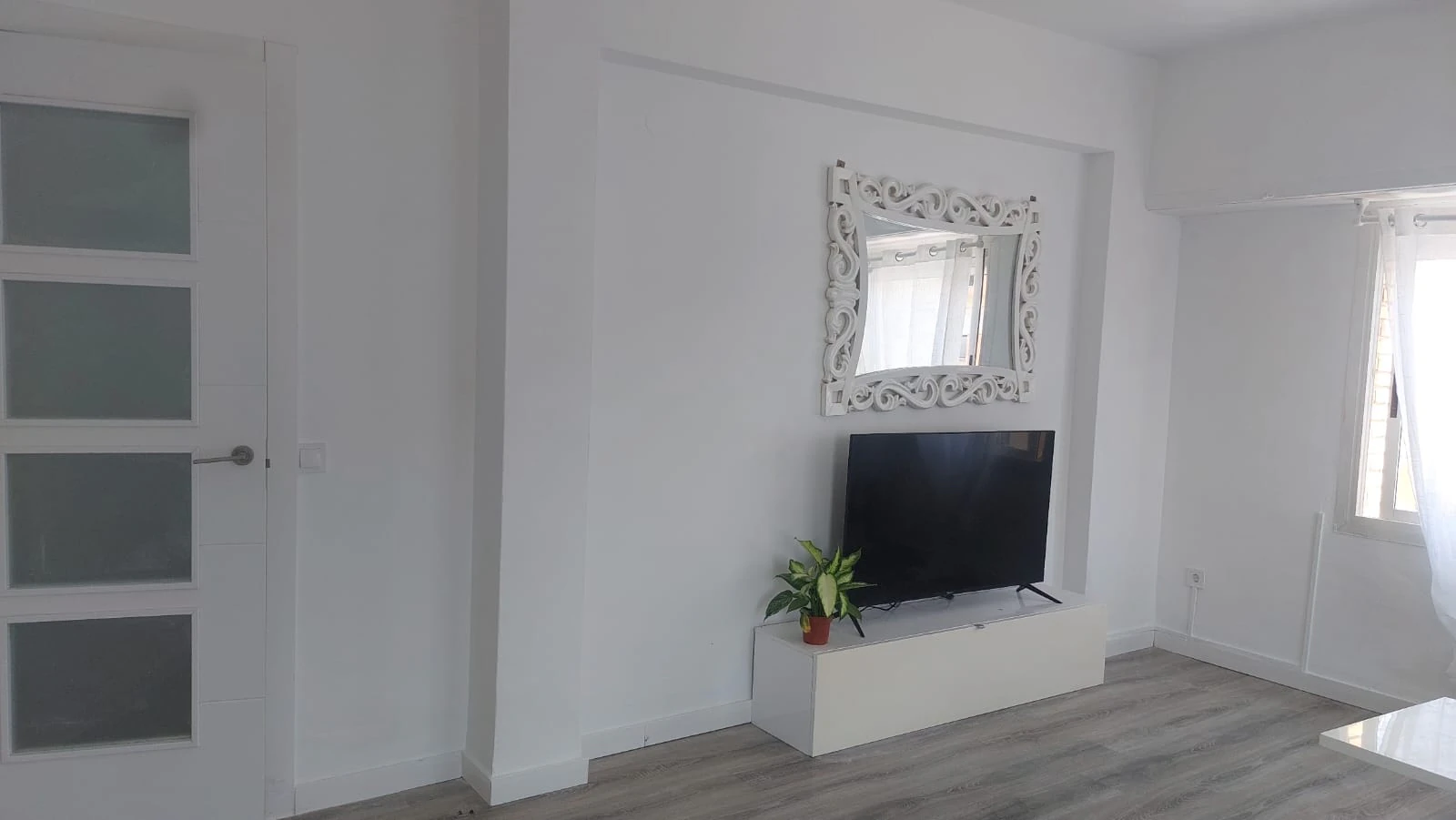 APARTAMENTO REFORMADO EN DENIA CON VISTAS AL MONTGO