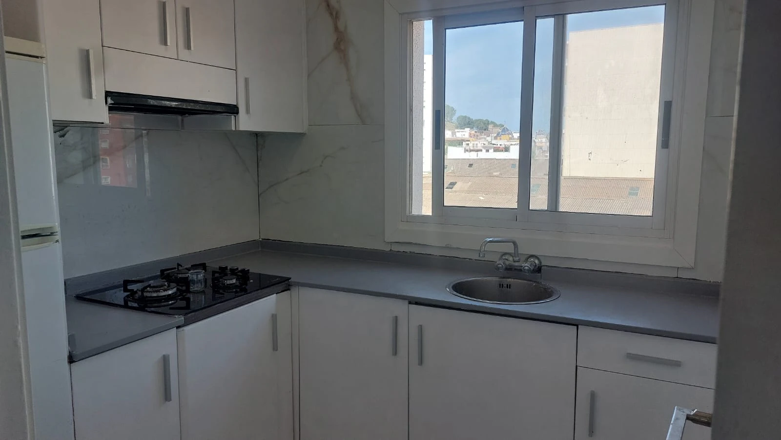 APARTAMENTO REFORMADO EN DENIA CON VISTAS AL MONTGO
