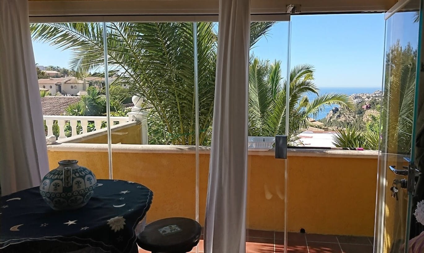 Charmante villa met 5 slaapkamers en uitzicht op zee in Benitachell