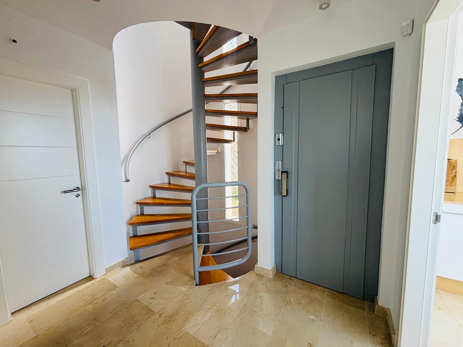 Luxe villa in Altea la Vella met onverbeterlijk uitzicht op de zee en de bergen.