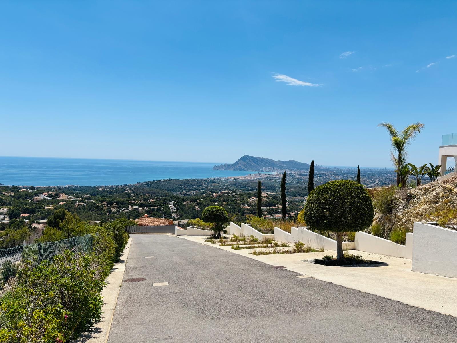 Luxe villa in Altea la Vella met onverbeterlijk uitzicht op de zee en de bergen.
