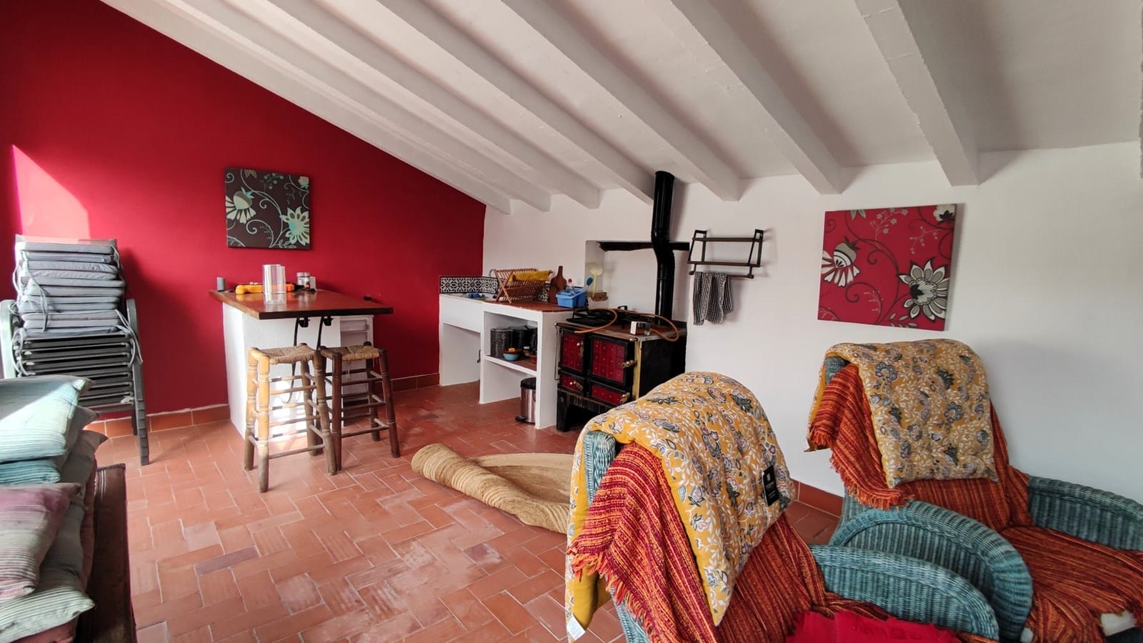 Ruime geschakelde woning met zwembad, terrassen en extra perceel in Bolulla.